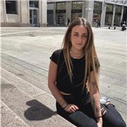 Studentessa universitaria di discipline artistiche e della moda